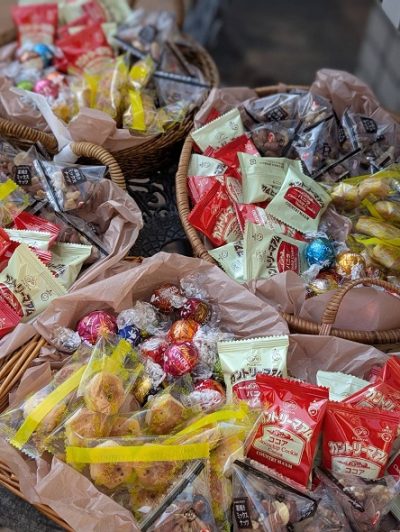 想像して下さい。おっさんが配るところを・・・