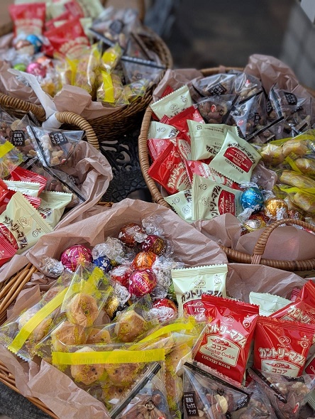 想像して下さい。おっさんが配るところを・・・